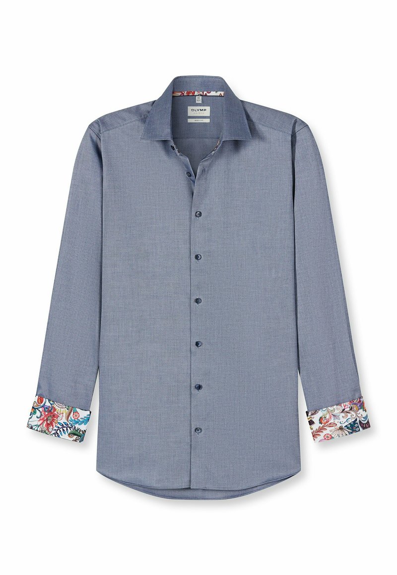 Herrenhemd mit langen Ärmeln aus strukturiertem blauen Stoff. Es hat einen klassischen Kragen, eine Knopfleiste und bunte gemusterte Manschetten.