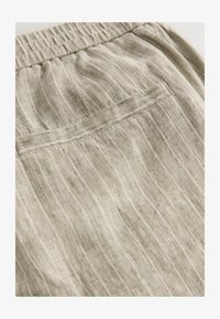 Ausgewählt, neutral stripe