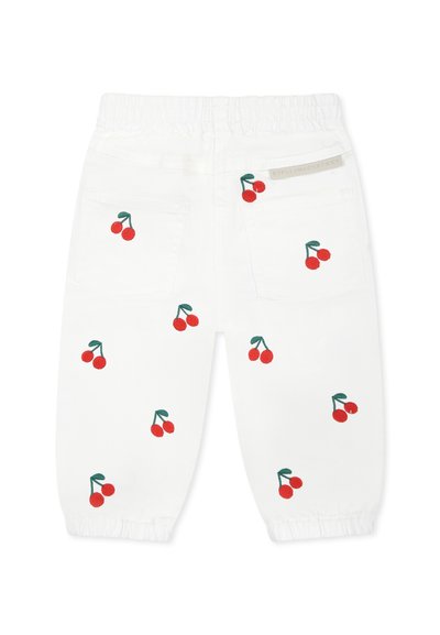 Pantaloni bianchi in cotone con ricami di ciliegie rosse, vita elastica, polsini con gamba affusolata e due tasche posteriori.
