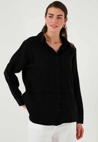 Overhemdblouse - black