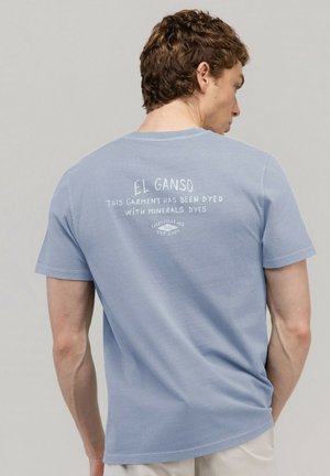 El Ganso, CAMISETA TINTE MINERAL - Camiseta estampada - azul