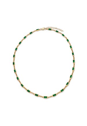 Gullkjede med rektangulære grønne edelstener jevnt fordelt langs lengden og en lukkekrok i hummerklokke-stil.