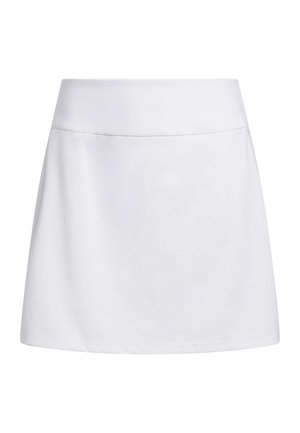 Minifalda blanca de línea A con una cinturilla ancha, tela lisa y sin patrones ni adornos visibles.