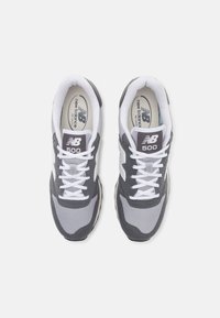 New Balance GM500LCR UNISEX - Sneakers low - grey