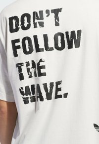 adidas Originals AE FOUNDATION - Print T-shirt - cloud white