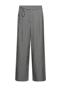 Pantalones anchos grises de tela texturada, con cintura ajustable con lazada, pliegues frontales y una silueta relajada para mayor comodidad.