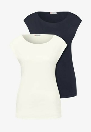 Dvě dámská trička s krátkým rukávem, jedno bílé a jedno tmavě modré, s kulatými výstřihy, rozložená na plocho a překrývající se.