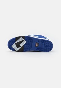 Globe SABRE - Trainers - blue