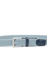 Cintura tessuta di colore azzurro chiaro con una graziosa fibbia in metallo argentato e dettagli in pelle blu scuro, caratterizzata da una superficie testurizzata e un design intrecciato.