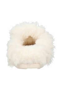 Vit fluffig toffel med en mjuk, strukturerad yta. Hålig mitt, rund form och minimalistisk design; lämplig för inomhusbruk.