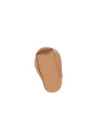 Fondotinta fluido in una tonalità beige media, texture liscia con una leggera lucentezza, modellato come una macchia irregolare su uno sfondo bianco.