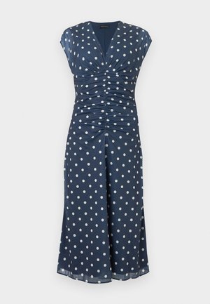 Robe midi bleu marine à pois blancs, col en V, manches courtes, avec fronces à la taille et à l'avant.