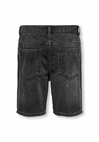 Svarta denimshorts med lös passform, som har två bakfickor och sömnadsdetaljer. Ren klippning vid kanten med subtil textur.