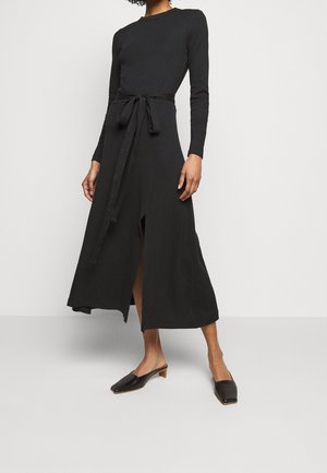 Stickad klänning - black