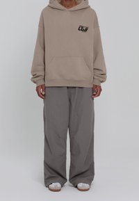 LOW LIGHTS STUDIOS® Jersey con capucha - beige