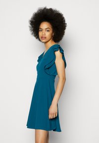 WAL G. PLUNGE NECKLICE WITH FLUTTER SLEEVES DRESS - Vestido de dia - dark teal blue