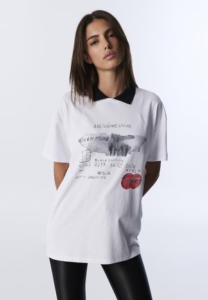 WITH CONTRAST COLLAR - T-shirt imprimé - ecru