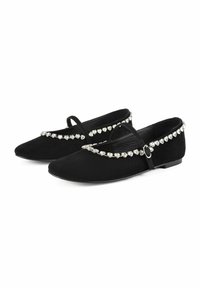 Bailarinas de ante negras con punta afilada, que cuentan con una fila decorativa de strass transparentes a lo largo de la parte superior y una delgada correa negra.