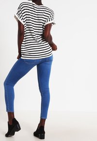VILA Camiseta estampada - black