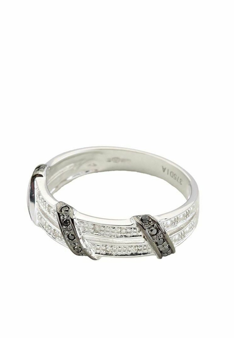 Anello d'argento con bande sovrapposte decorate con pietre chiare e nere. Texture liscia e finitura lucida, che mette in mostra un dettaglio intricato.