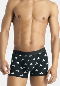 Czarne bokserki z białym geometrycznym wzorem, z gładkim pasem w talii i dopasowanym krojem. Bawełniany materiał zwiększa komfort i elastyczność.