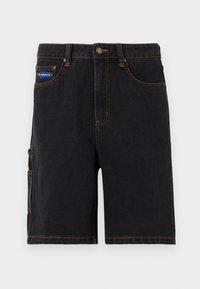  Sorte denimshorts med frontlommer, en sidelomme og orange syninger. Har en metalknaplukning og et mærketikette.
