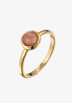 Goldener Ring mit einem glatten, runden rosa Edelstein in einer einfachen Zargenfassung, polierter Ring mit Gravur innen.