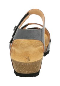 Grijze lederen sandaal met verstelbare riem, kurken voetbed en gestructureerde rubberen zool. Heeft een lichte hak en een ontwerp met open achterkant.
