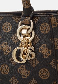Guess EVELUNE GIRLFRIEND SATCHEL - Geantă de mână - mocha