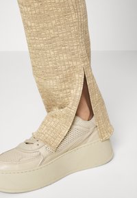 Gina Tricot Petite SIGNE  - Calças - beige