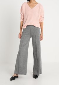 QS Sweter