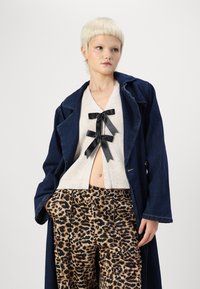 Pieces PCGRACE ULTRA WIDE PANTS - Treniņtērpa apakšdaļas - black