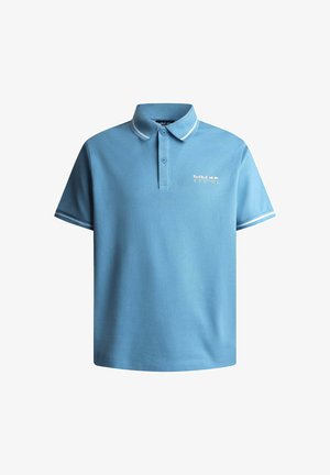 Heledad sinine polo-särk, mis on valmistatud puuvillast, klassikalise krae, kolme nupuga avamise ja valgete aktsentidega krael ja varrukatel.