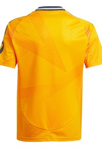 Maillot de sport jaune avec un col rond, des manches courtes et un texturage géométrique avec des lignes diagonal et des accents dégradés.
