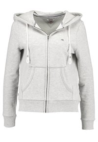 Sudadera con cremallera gris que cuenta con capucha ajustable, bolsillos frontales, puños y dobladillo acanalados. Presenta un logotipo minimalista en el lado izquierdo del pecho. Fabricada con una mezcla de algodón.