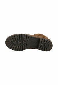 Semelle de botte en daim marron avec des motifs de semelle profonds et multidirectionnels pour une meilleure traction. Présente des accents en caoutchouc noir et une surface texturée pour un bon grip.