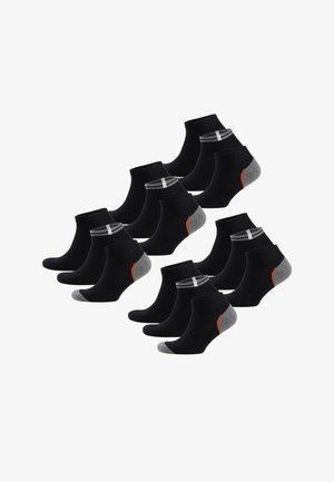 Schwarze Knöchelsocken im 12er-Pack. Mit grauen Fersen- und Zehenbereichen sowie orangefarbenen Akzenten; gerippte Bündchen sorgen für einen sicheren Sitz.