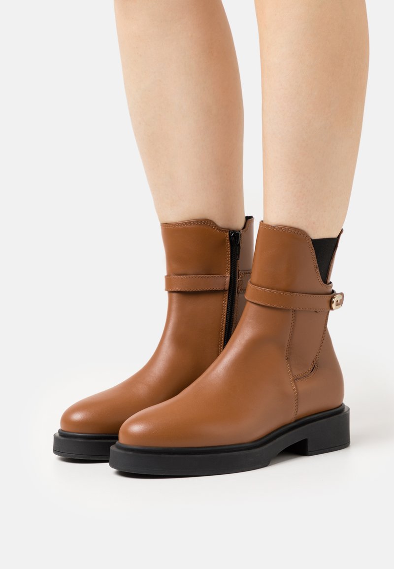 Furla LEGACY CHELSEA BOOT Classic ankle boots cognac/cognac