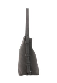 Grijze suedine schoudertas met een gestructureerde vorm, voorzien van een enkele verstelbare schouderband en een minimalistisch ontwerp zonder zichtbare hardware.