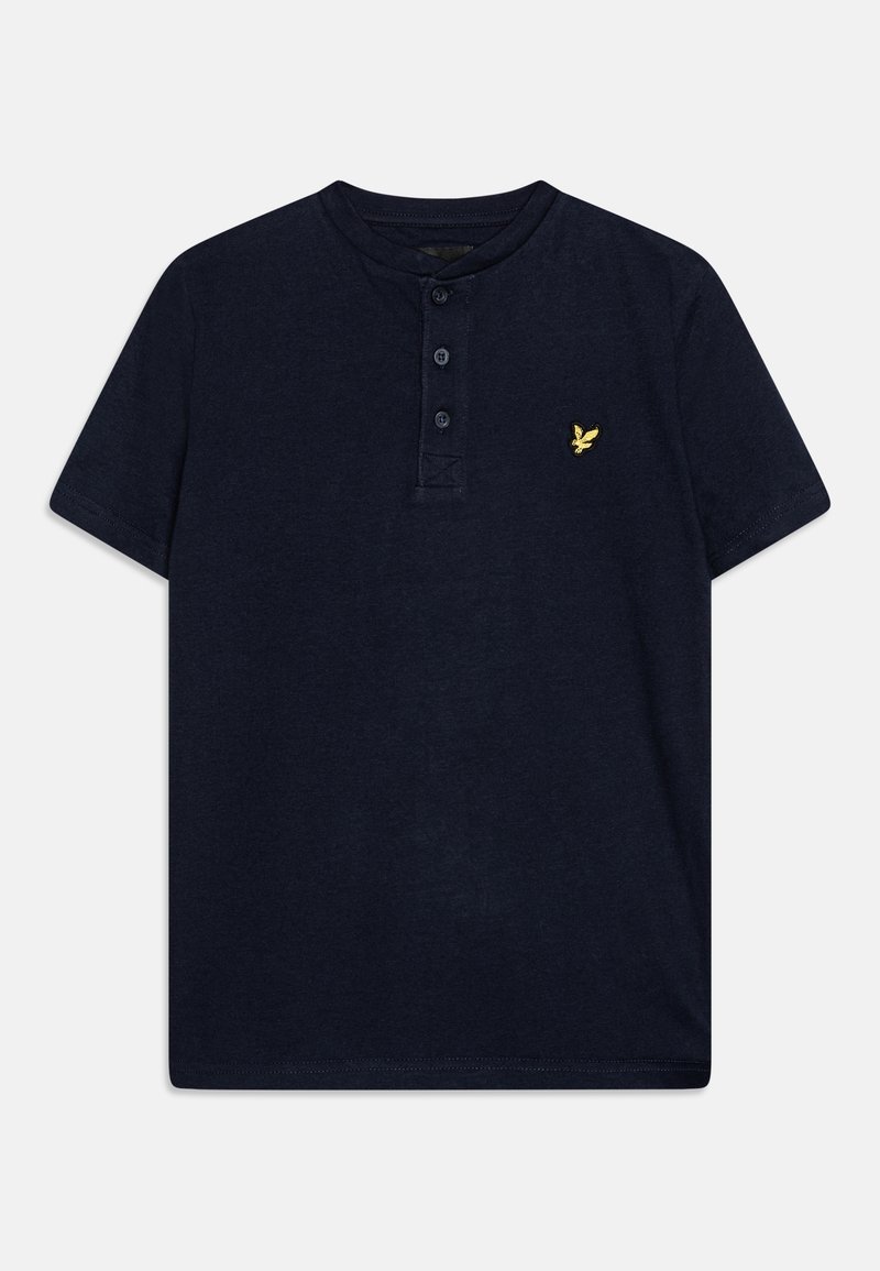Marineblauwe polo met korte mouwen van katoen, met een drieknopenbing en een klein geel geborduurd logo op de borst.