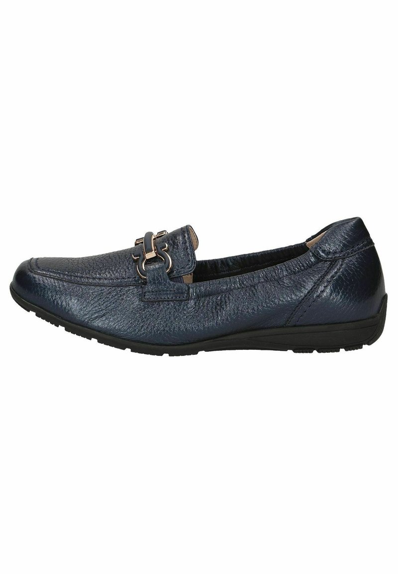 Navy niebieskie skórzane buty wsuwane z teksturowanym wykończeniem, dekoracyjnym zapięciem, okrągłym noskiem i elastyczną czarną gumową podeszwą.