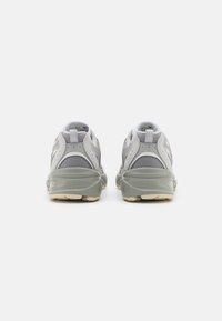 New Balance 530 UNISEX - Tenisky - grey
