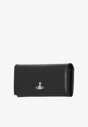 Portafoglio in pelle nera con logo argento di pianeta e croce centrato sulla patta anteriore, mostrato chiuso su sfondo bianco.