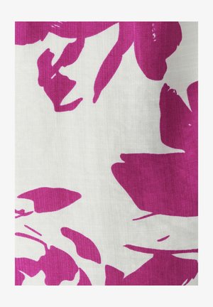 Tessuto bianco con un grande e audace motivo floreale rosa. Texture morbida, finitura liscia, con un vivace contrasto di colori e forme di fiori ben definite.