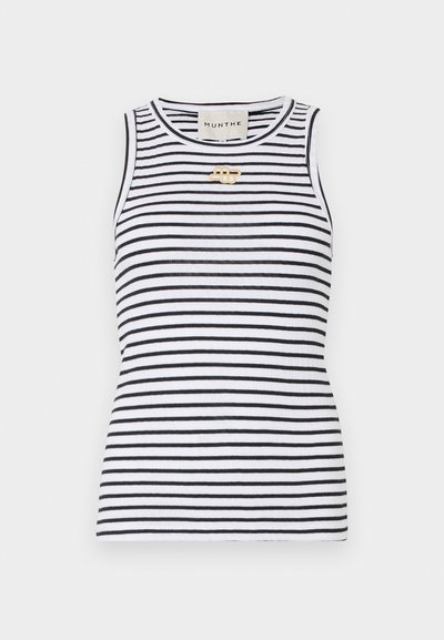 Αμάνικο ριγέ μπλουζάκι σε λευκό και μαύρο βαμβάκι, με ραβδωτή υφή και χρυσή λεπτομέρεια κοντά στον λαιμό.