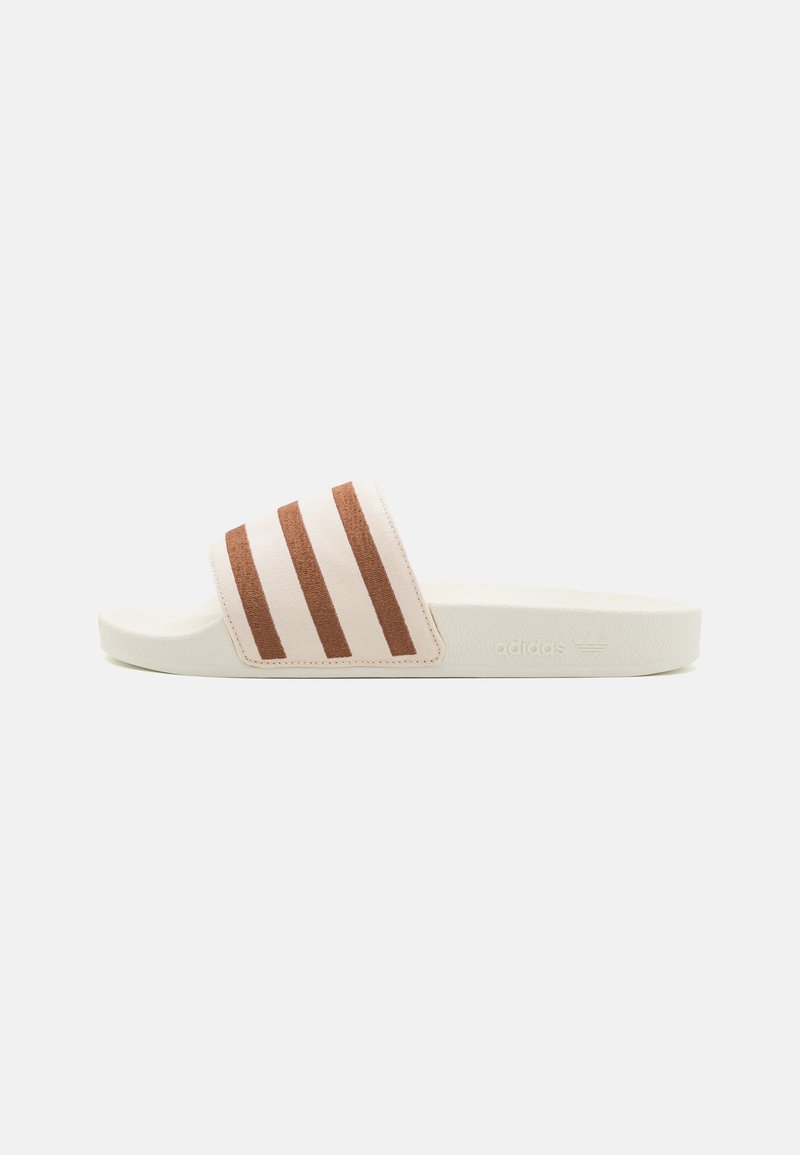 adidas Originals - ADILETTE UNISEX - Pantolette flach - white/preloved brown/cloud white, Vergrößern