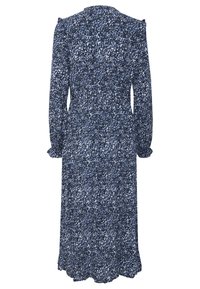 Robe bleu marine avec un imprimé abstrait blanc sur l'ensemble, manches longues, détails froncés aux épaules et une longueur de jupe fluide jusqu'aux genoux.