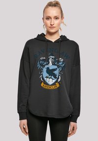 Fekete kapucnis pulóver puha anyagból, kék és arany Ravenclaw címerrel, melyen egy varjú látható, kerek aljú és húzózsinóros kapucnival.
