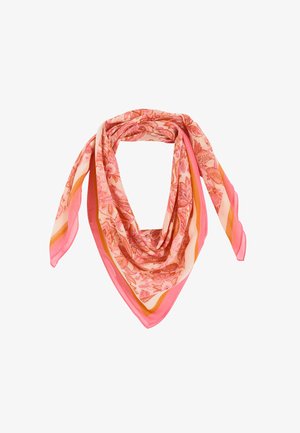 Pañuelo cuadrado con patrones florales de cachemira en rosa, naranja y crema, doblado en forma triangular suelta.