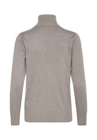 Kardigan s rolákem v světle šedé pletenině. Má dlouhé rukávy a manžety a lem v žebrovaném vzoru s hladkým povrchem. Pohled zadu.